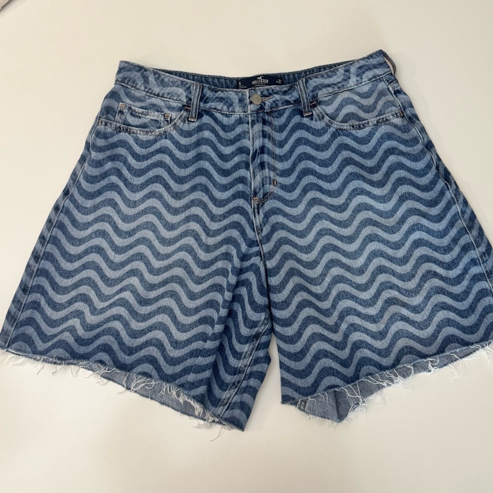 NWOT Hollister women’s baggy high rise denim shorts size 15/32